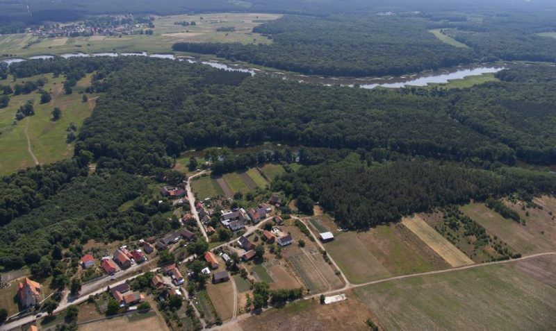 Widok z lotu ptaka na meandrującą Odrę