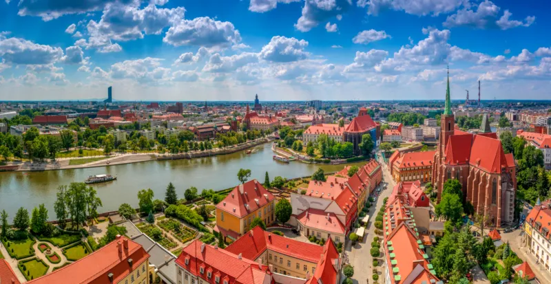 Widok z wieży widokowej na zabytkowe zabudowania Wrocławia