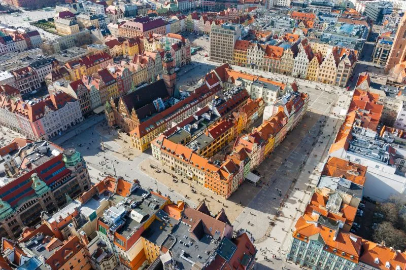 Widok z lotu ptaka na wrocławski rynek.