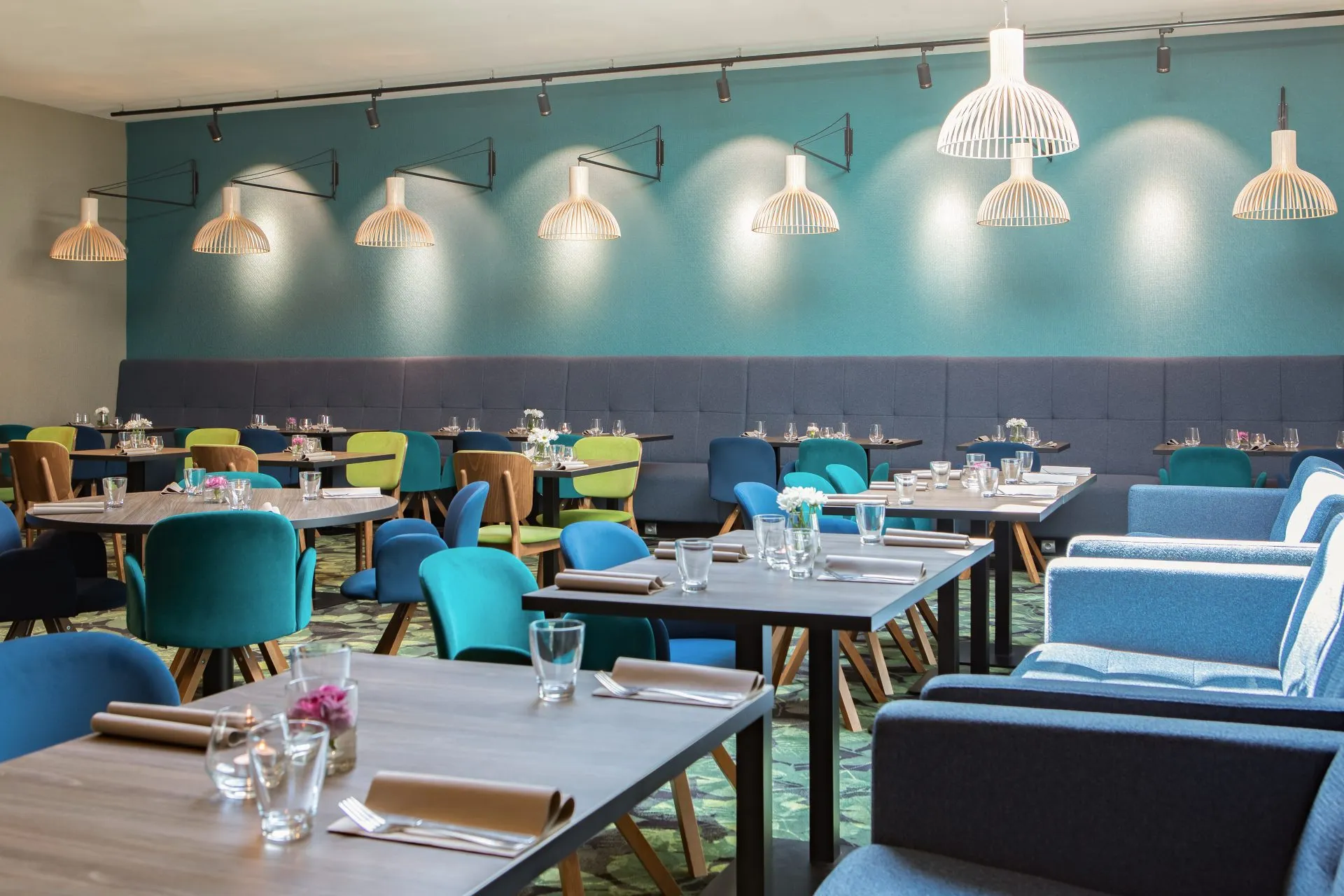 Nowoczesna, designerska, sala restauracyjna z 
