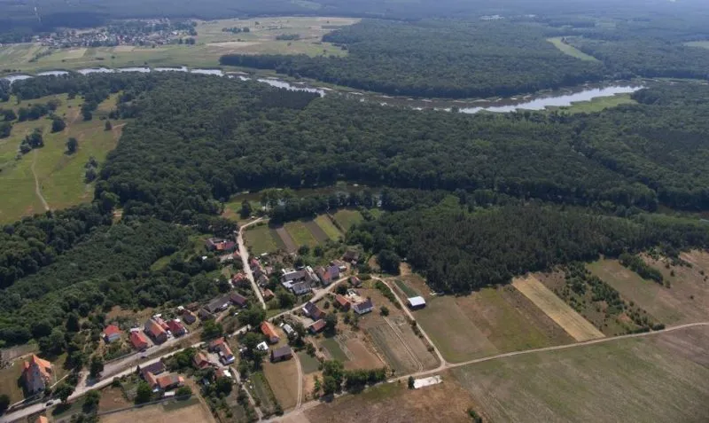 Widok z lotu ptaka na meandrującą Odrę